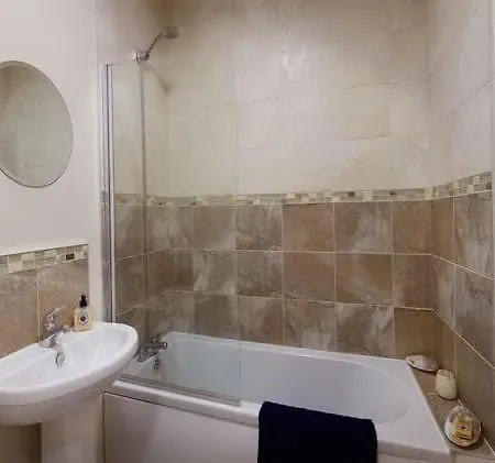 The Nets - Fantastic 3 Bedroom House With Parking Vakantiehuis *