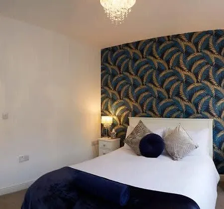 The Nets - Fantastic 3 Bedroom House With Parking *