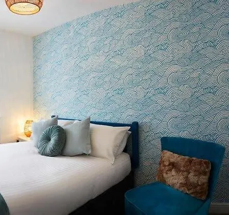 The Nets - Fantastic 3 Bedroom House With Parking 펜션 *