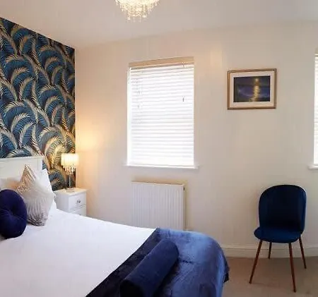 The Nets - Fantastic 3 Bedroom House With Parking