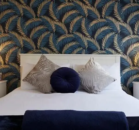 The Nets - Fantastic 3 Bedroom House With Parking *